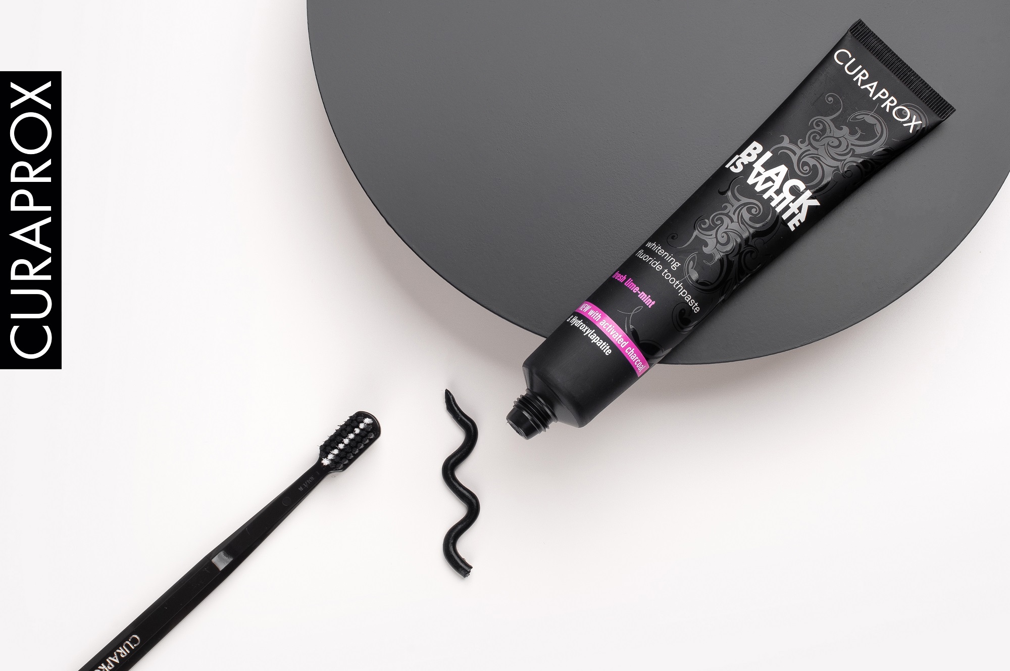Curaprox Black is White